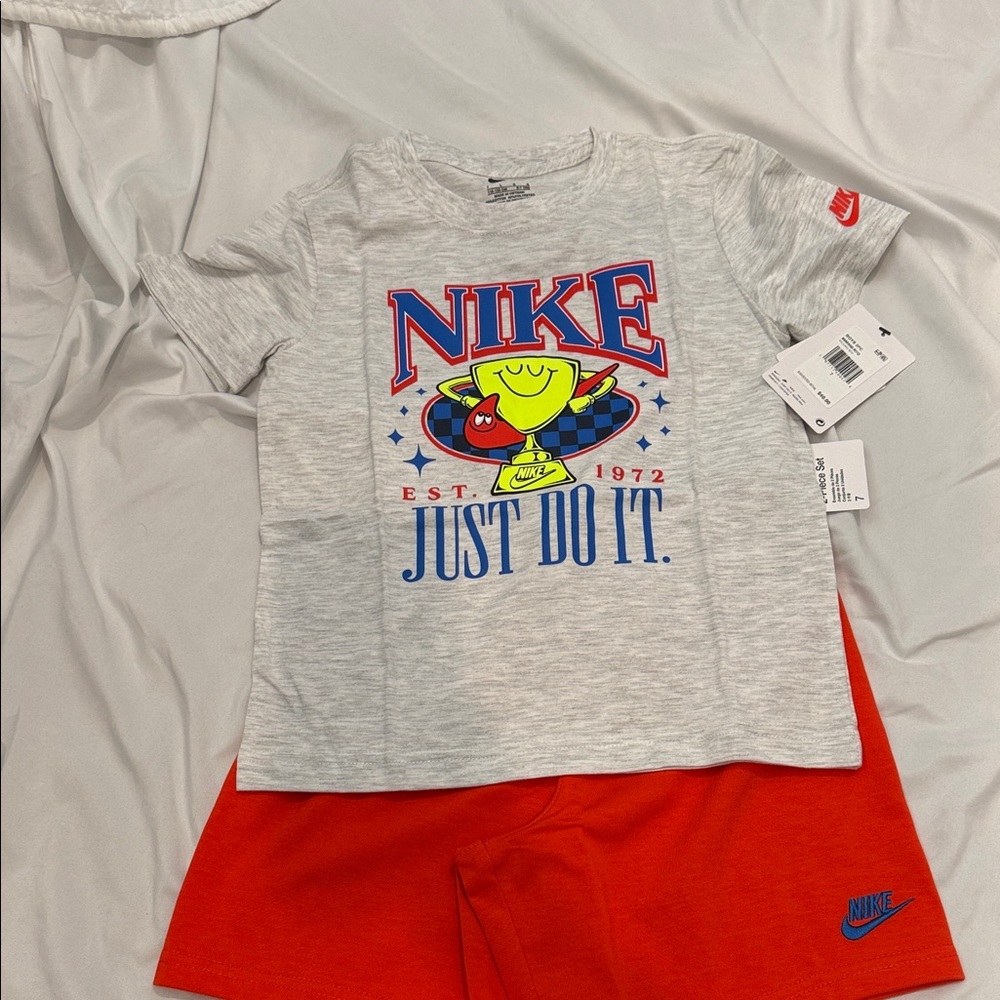 NWT in packaging Boys Nike Gray Tee and Red Shorts Set size 7